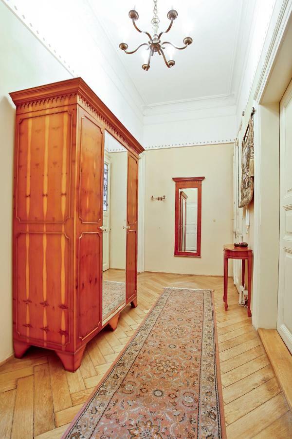 Open Gate Apartment Praha Bagian luar foto