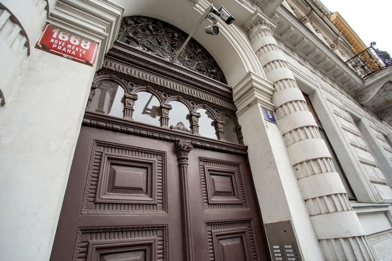 Open Gate Apartment Praha Bagian luar foto