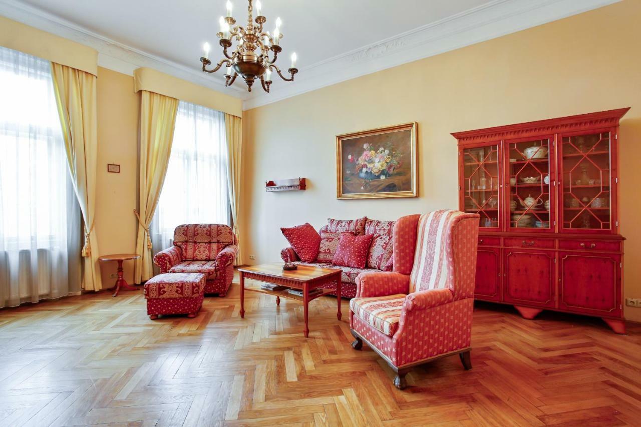 Open Gate Apartment Praha Bagian luar foto
