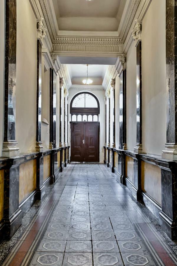 Open Gate Apartment Praha Bagian luar foto