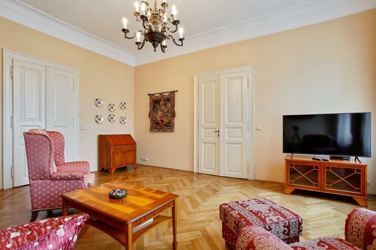 Open Gate Apartment Praha Bagian luar foto