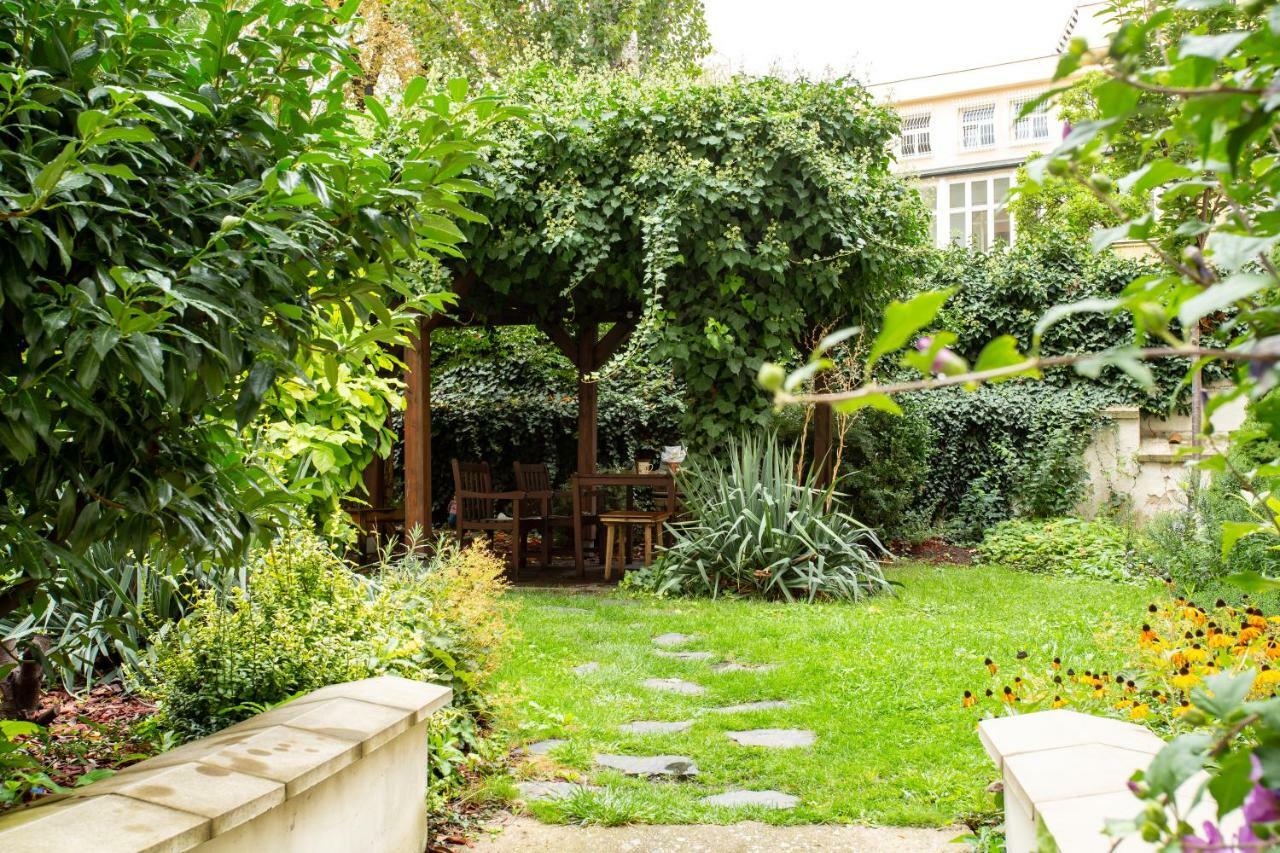 Open Gate Apartment Praha Bagian luar foto