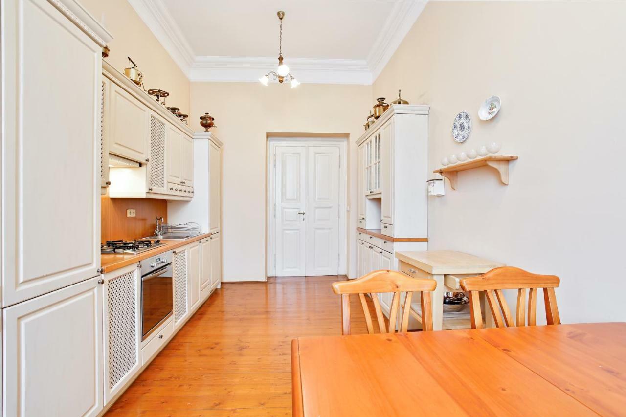 Open Gate Apartment Praha Bagian luar foto