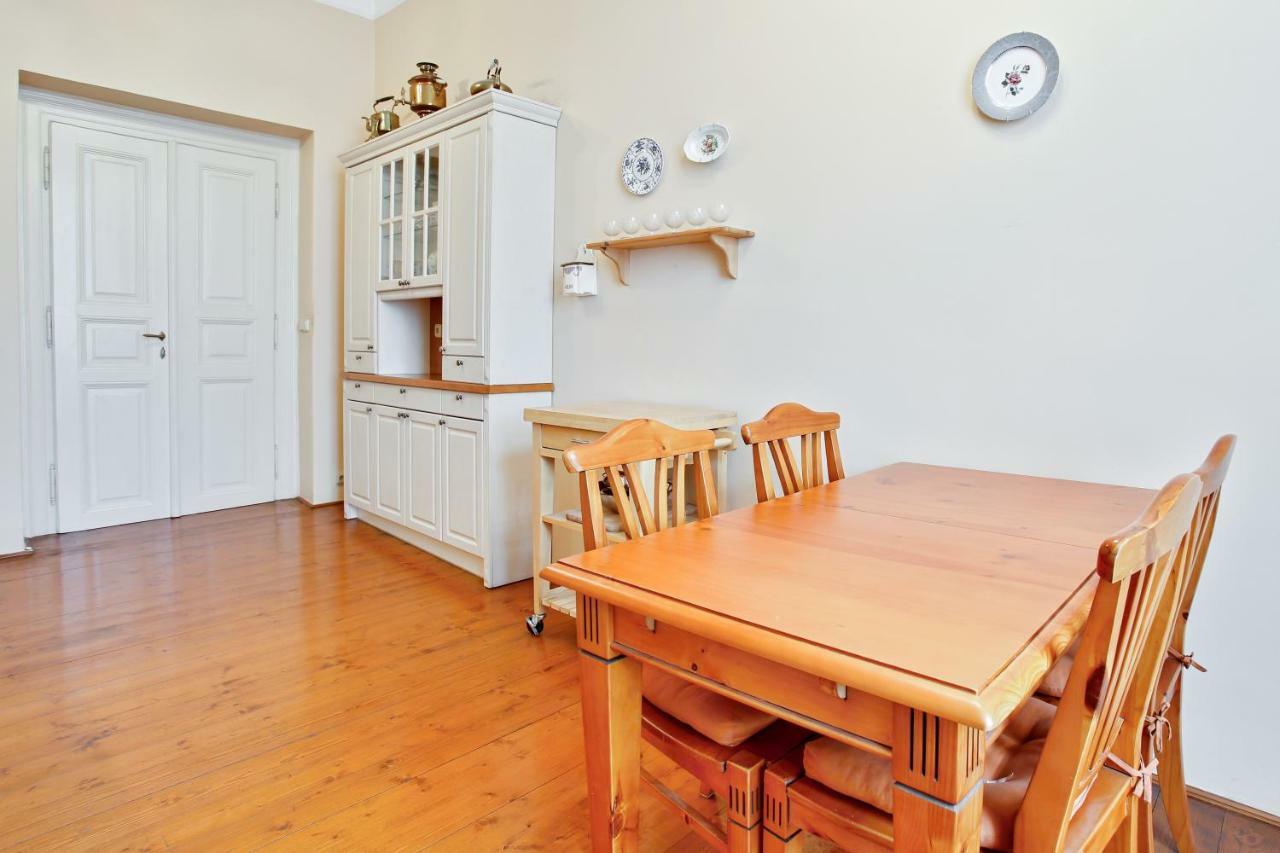 Open Gate Apartment Praha Bagian luar foto