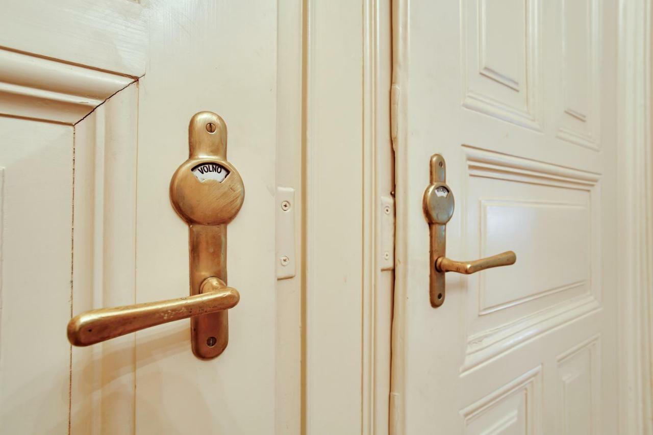 Open Gate Apartment Praha Bagian luar foto