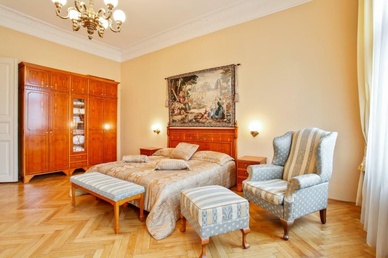 Open Gate Apartment Praha Bagian luar foto
