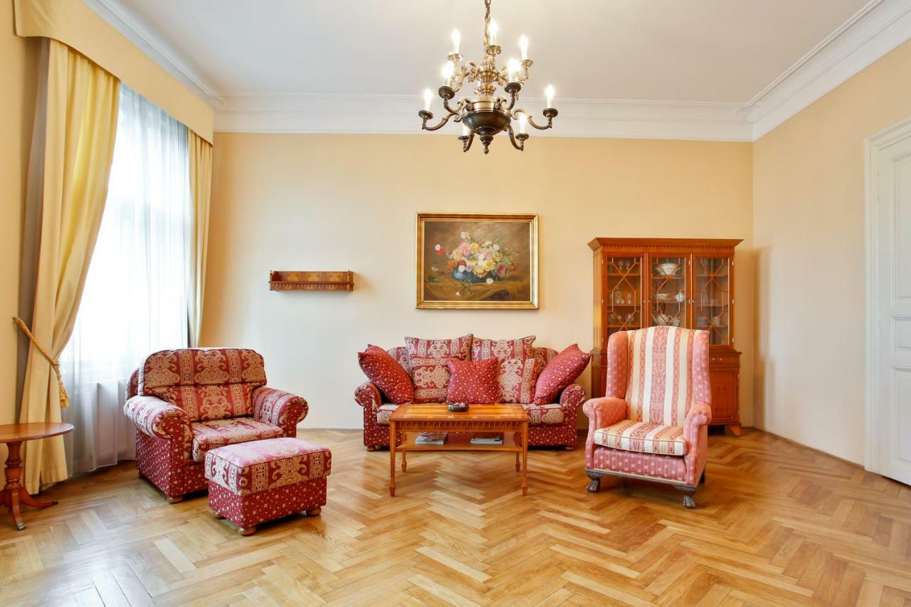 Open Gate Apartment Praha Bagian luar foto