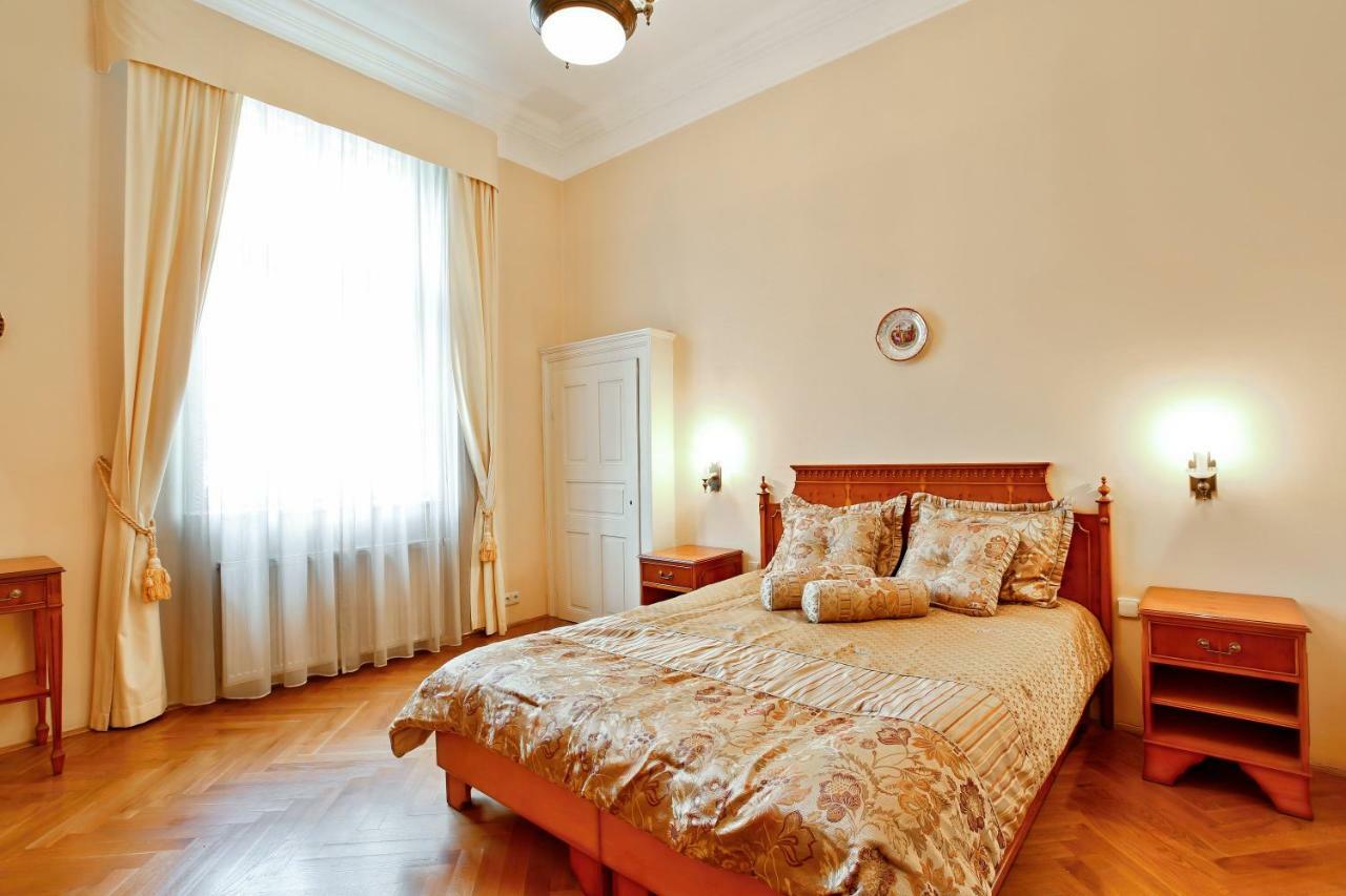 Open Gate Apartment Praha Bagian luar foto