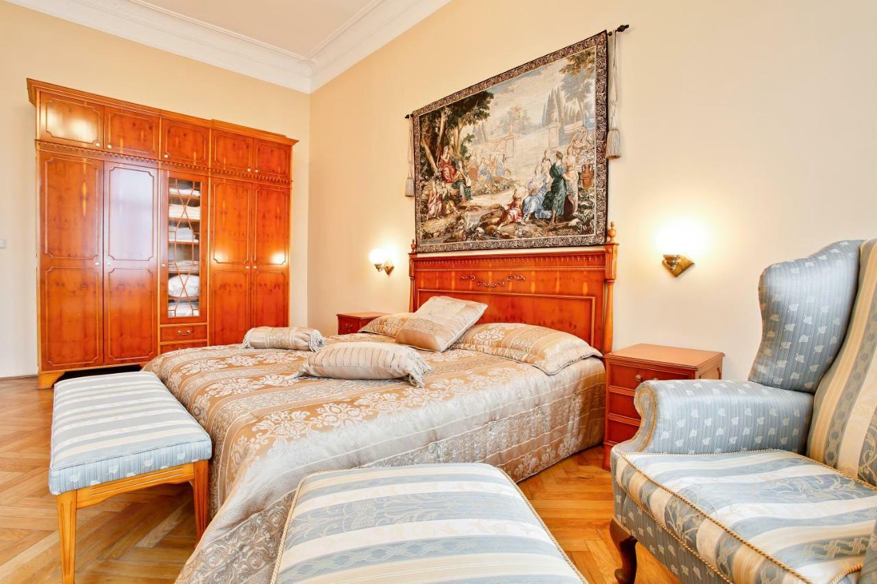 Open Gate Apartment Praha Bagian luar foto