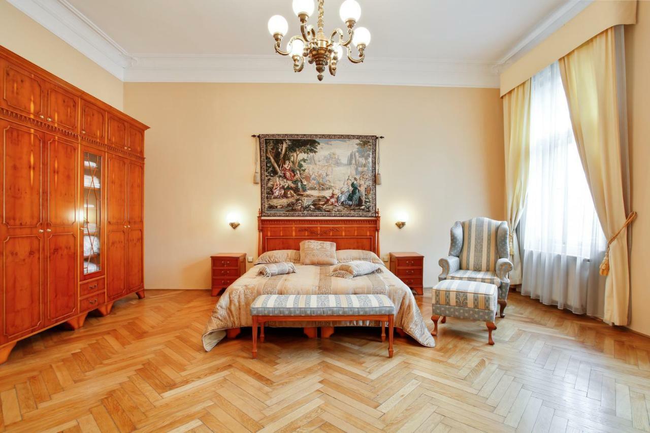 Open Gate Apartment Praha Bagian luar foto