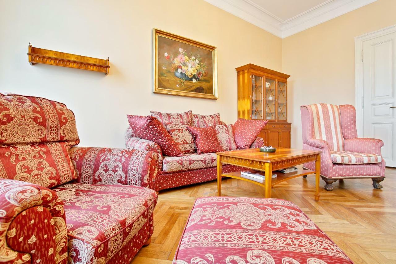 Open Gate Apartment Praha Bagian luar foto